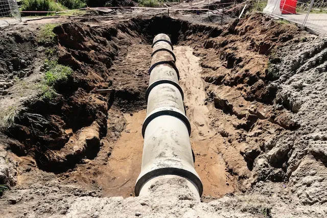 Mr. Rooter Plumbing laying Sewer Pipe in The City of Markham.