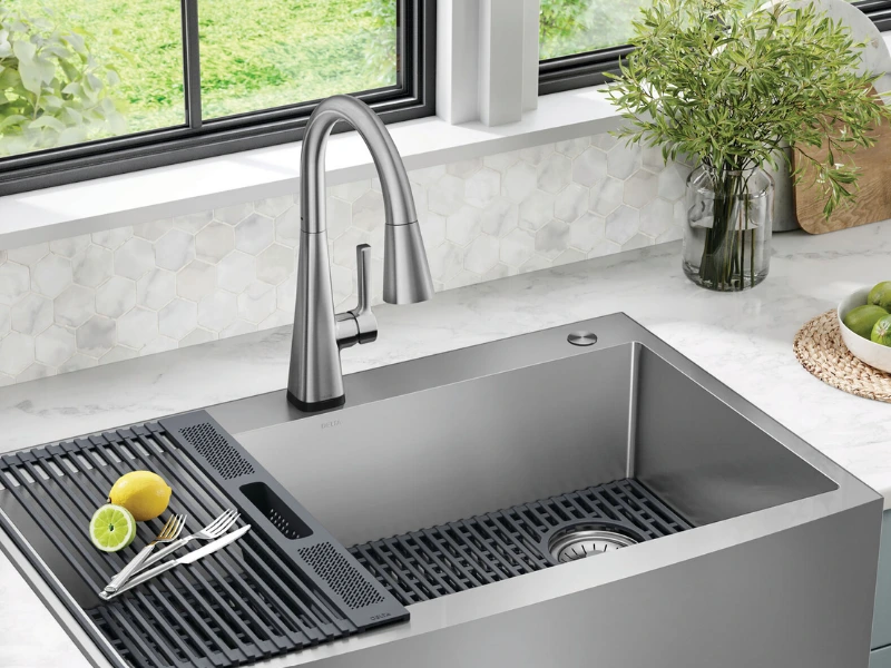 farmhouse sink image.