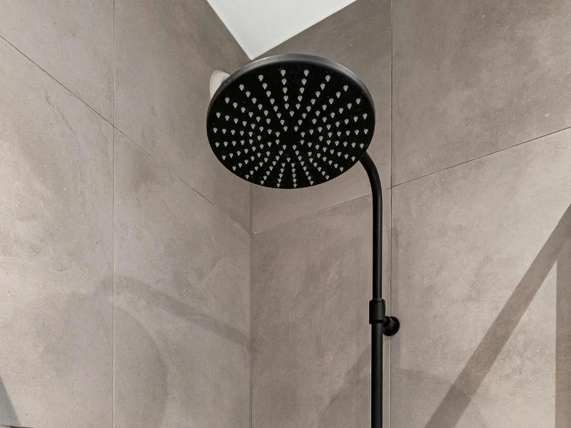 black shower faucet.